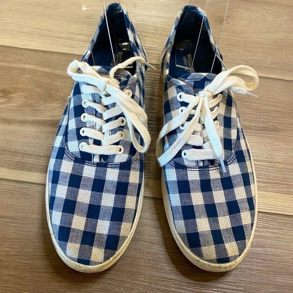 * Mossimo Women’s lace up sneaker